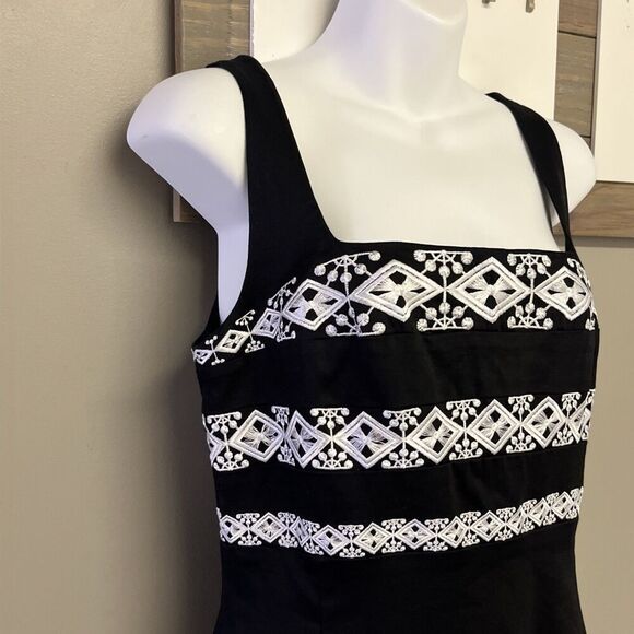 White House Black Market Black Dress Embroidered White Square Neck Strap- Size 6 - Picture 5 of 11